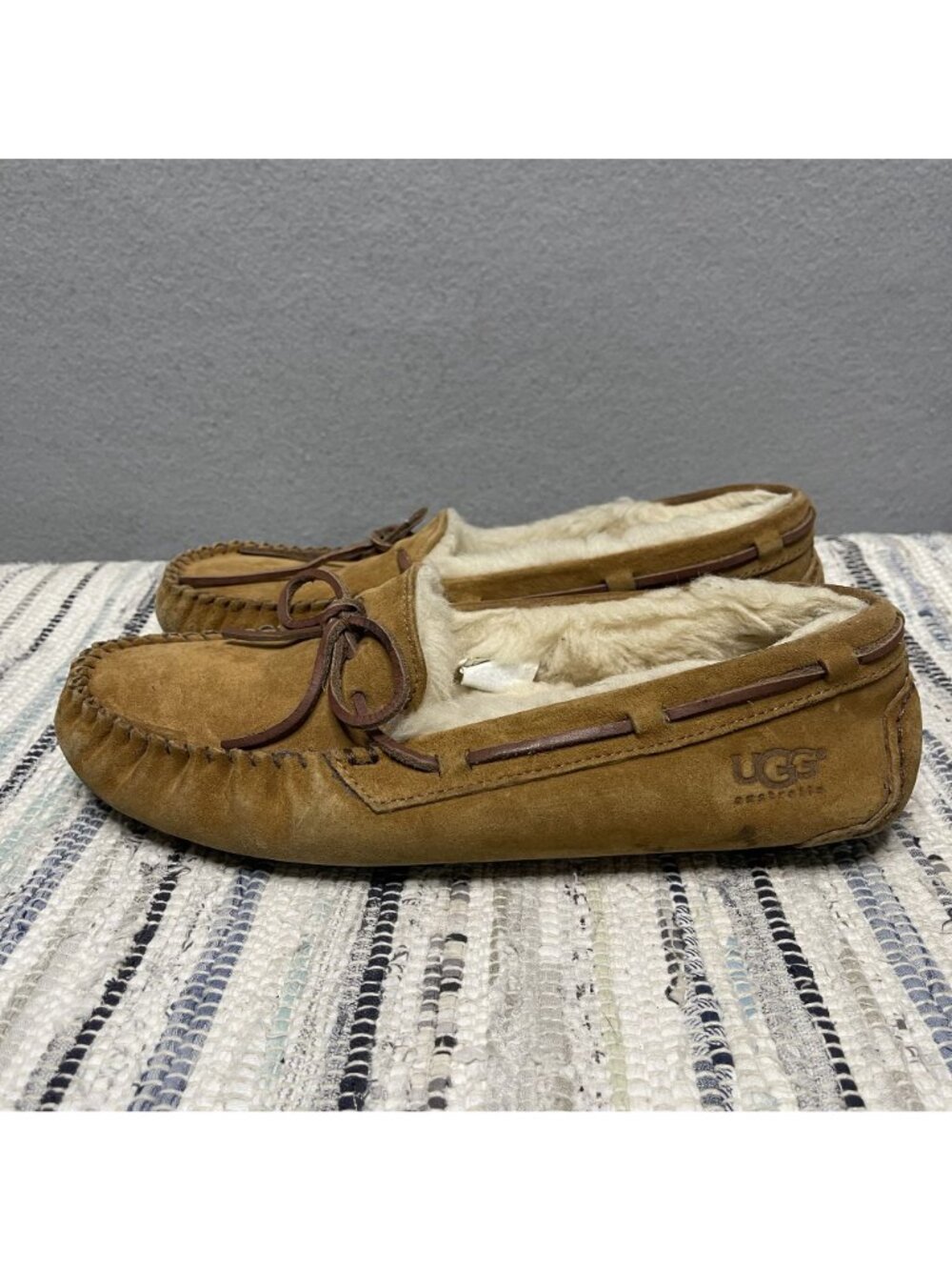 UGG Dakota Chestnut Suede Sheepskin Lined Moccasin Slippers Size 10 Women’s - Picture 3 of 11